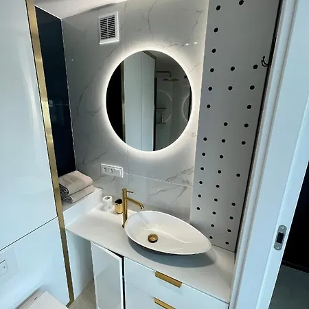 Super 2 Wifi 65'tv Netflix Hbo Metro Apartment Warsaw